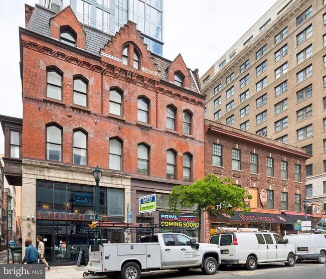 Building Photo - 126 S 16th St