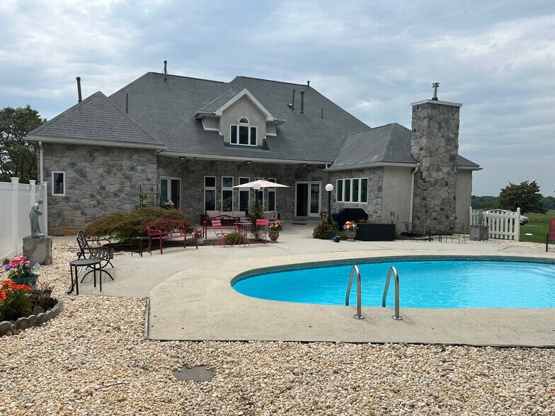 Pool in the back yard - 6245 Iron Bridges Rd