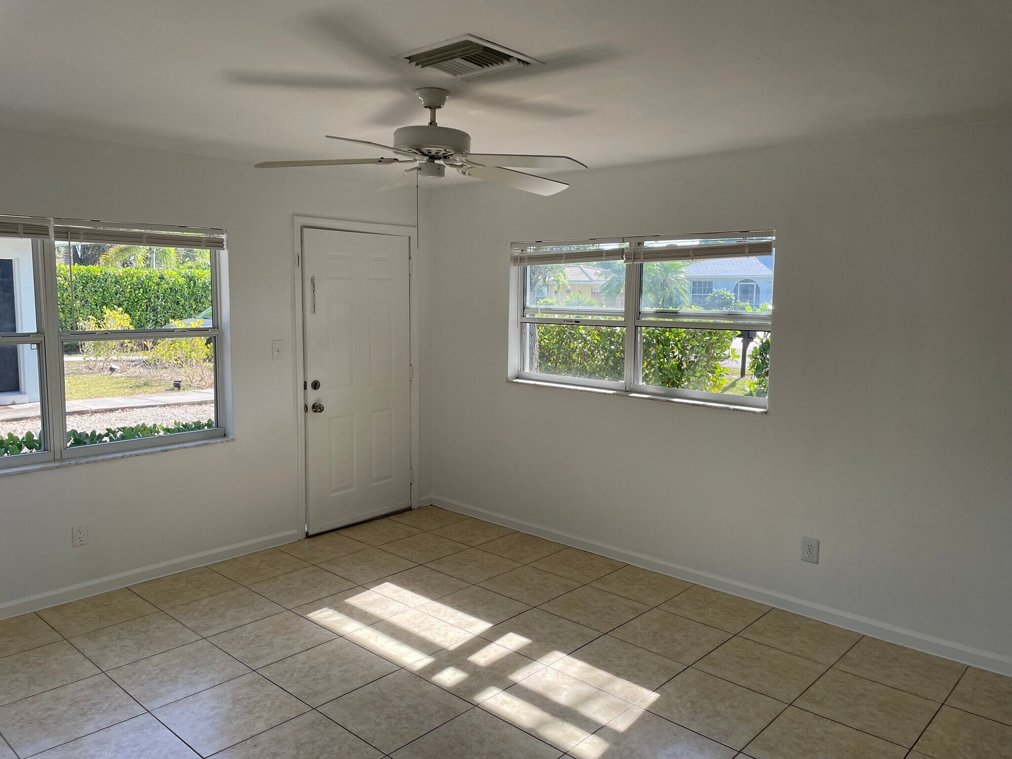 Building Photo - 627 92nd Ave N