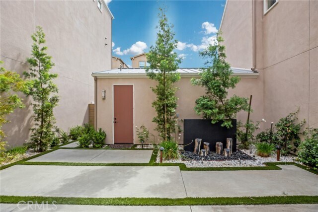 Building Photo - 783 Benchmark