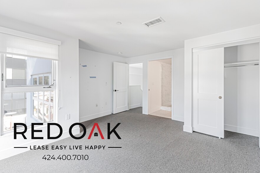 Building Photo - 1168 S Barrington Ave