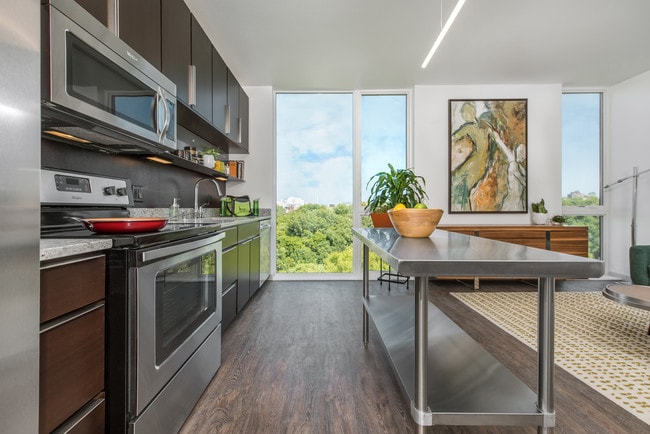 Building Photo - Beláy