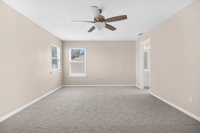 Building Photo - 506 Lakeway Dr
