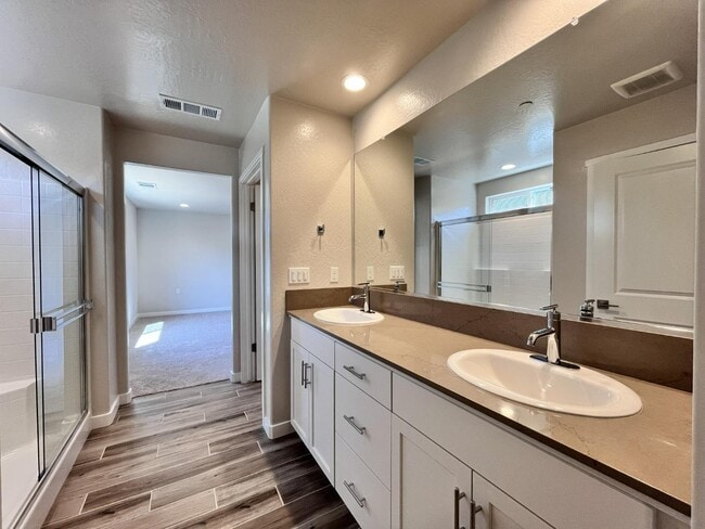 Building Photo - 2909 E Veleta Dr