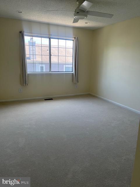 Building Photo - 20 Lantern Ln