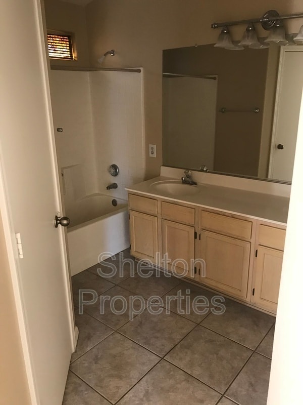 Building Photo - 17425 N 14th St