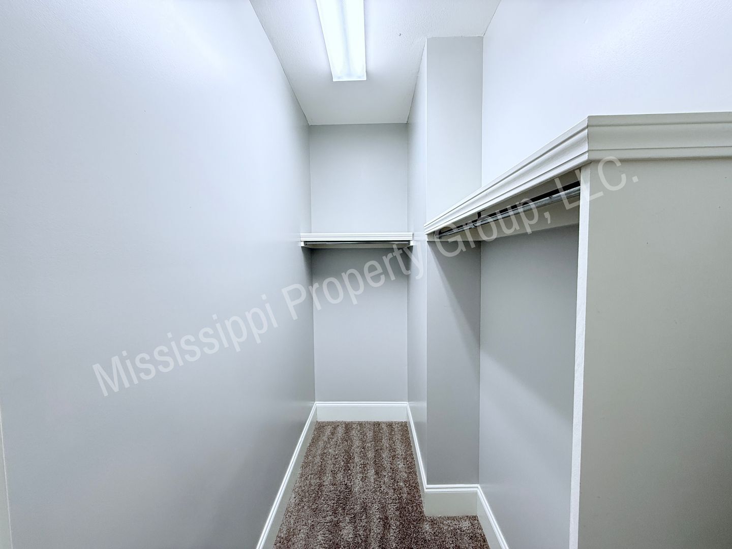 Building Photo - 135 Fallsgrove Dr
