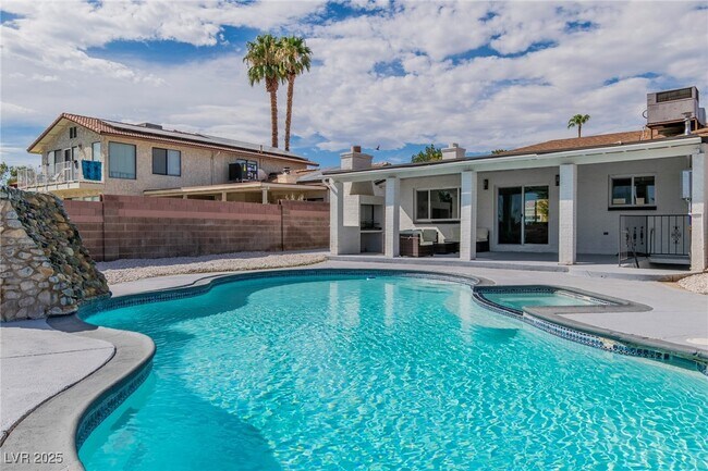 Building Photo - 3485 Shamrock Ave