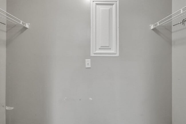 Building Photo - 4618 Empire Rd