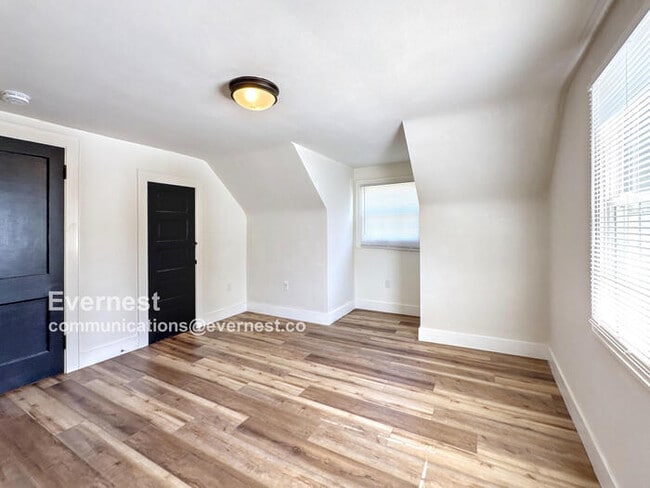 Building Photo - 210 Rosecrest Dr