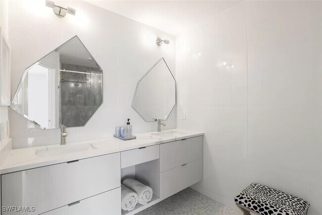 Building Photo - 775 Hampton Cir