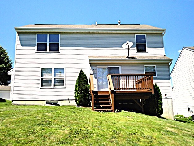 Building Photo - 135 Easton Manor Dr