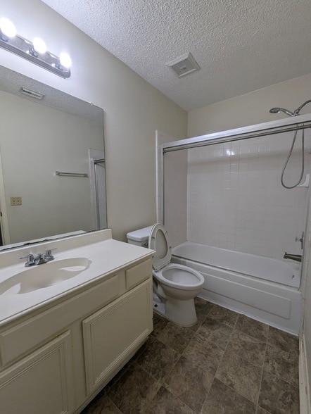 Building Photo - 827 Coral Tree Pl