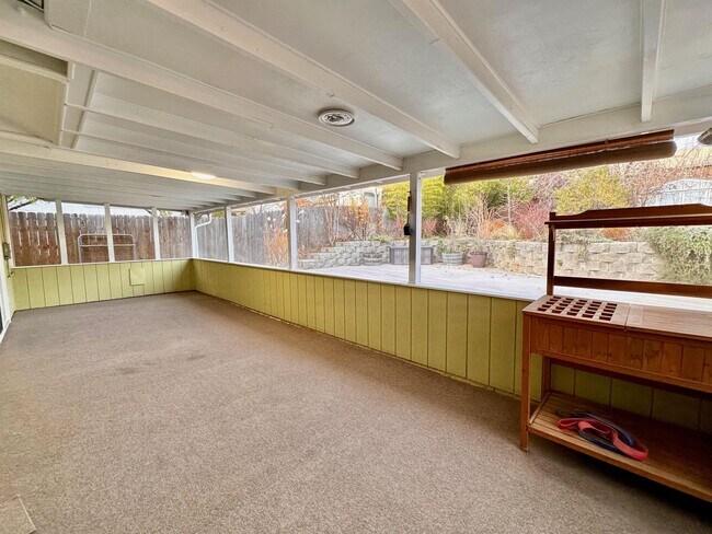 Building Photo - 148 Castlemont Dr