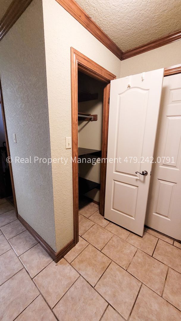 Building Photo - COMING IN JULY! Beautiful 3 bed/2 bath Hom...