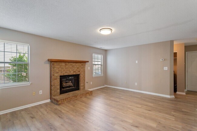 Building Photo - 1470 Berkshire Dr