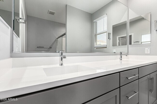 Building Photo - 10954 W Melvin St