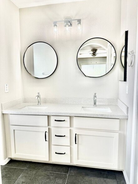 Building Photo - 3708 E Kerry Ln