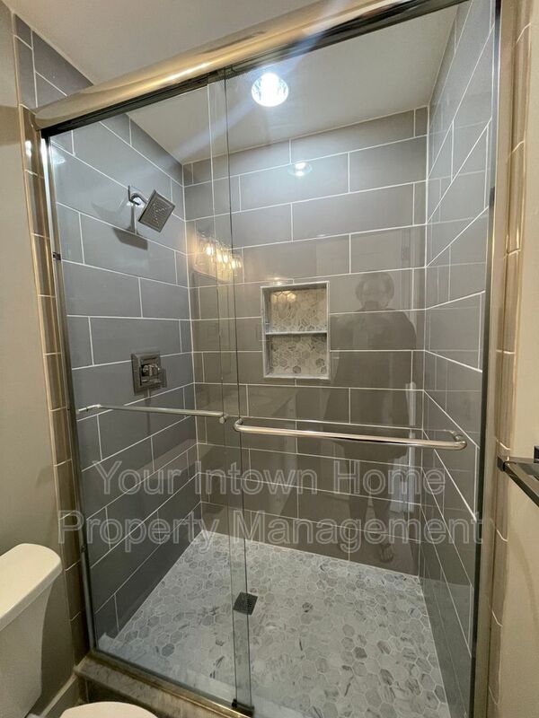 Building Photo - 1525 Sanden Ferry Dr