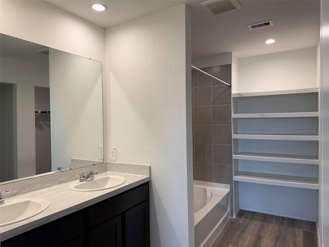 Building Photo - 1111 Tempranillo Wy