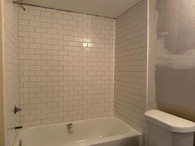 Building Photo - 1311 Antoine Dr