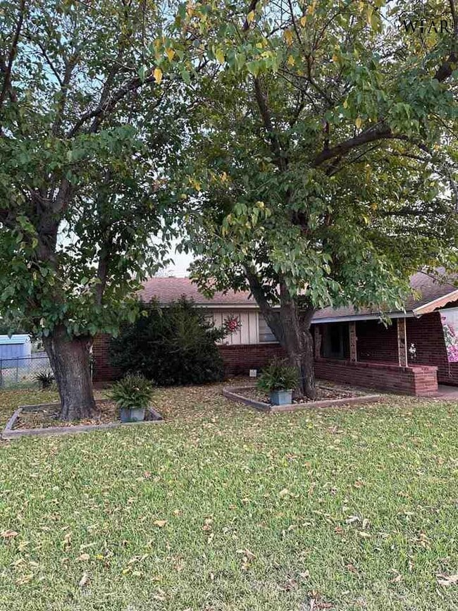 Building Photo - 1919 Margaret Dr