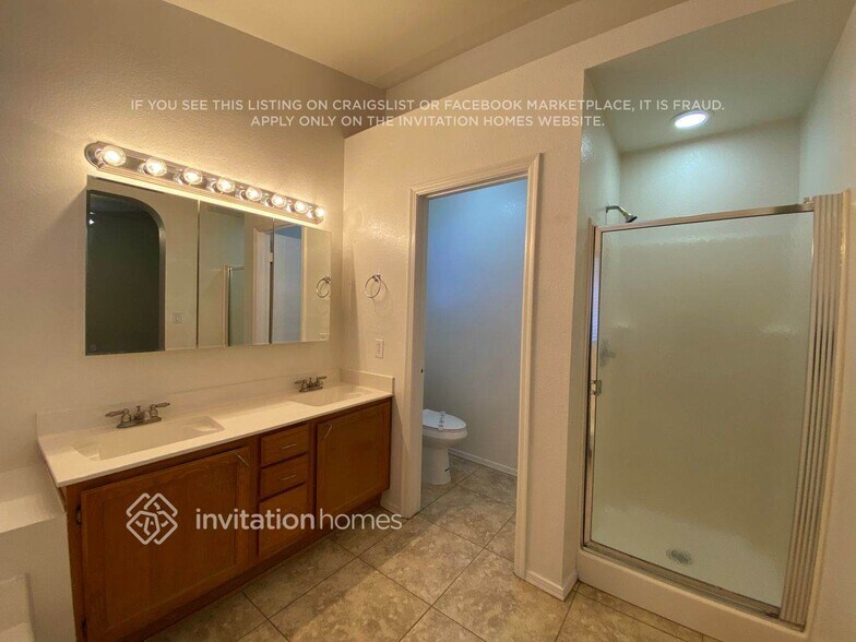 Building Photo - 6526 N 69th Dr