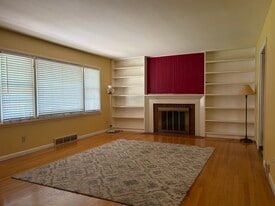 Building Photo - 118 Sunset Dr