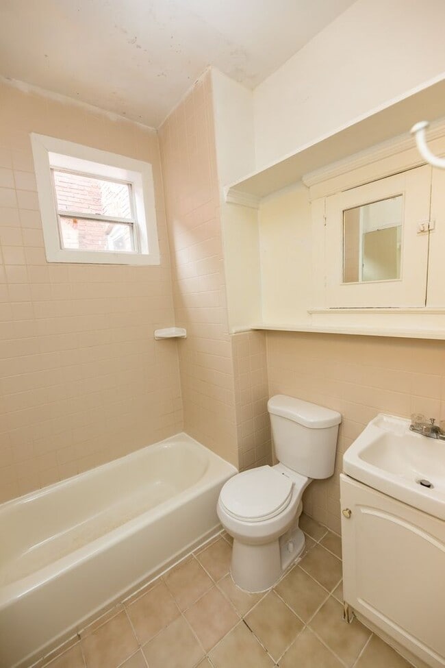 Building Photo - 2026/2027 JHU Off-Campus Charles Village 3...