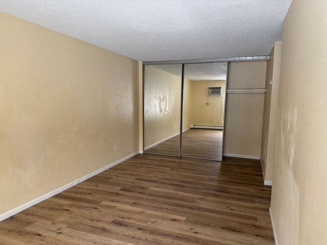 Building Photo - 3-Bedroom Condo for Rent in Eagan - Available Now!