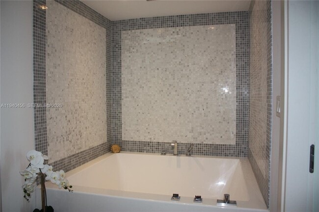 Building Photo - 200 Biscayne Blvd Way