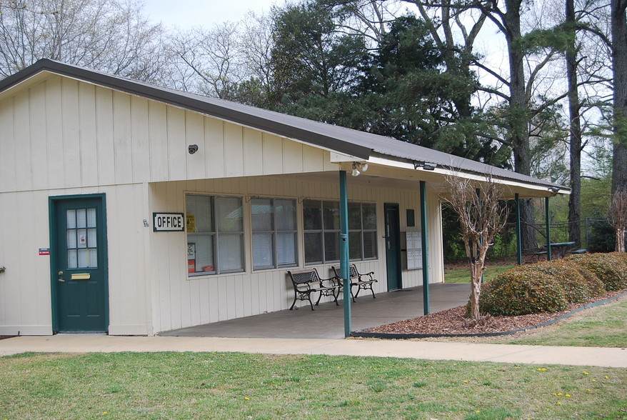 Building Photo - Fox Run