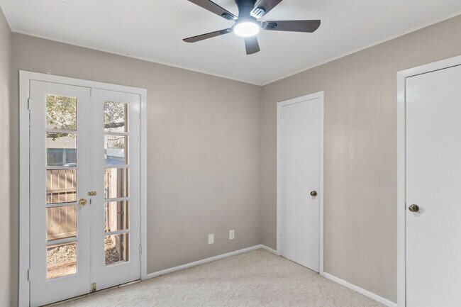 Building Photo - 8702 Village Dr