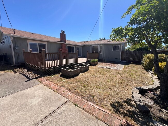 Building Photo - 3 Bedroom home for Rent