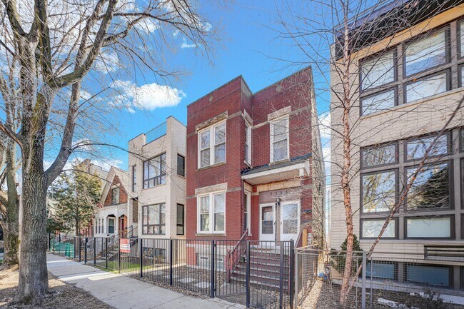 Building Photo - 2333 W Montana St