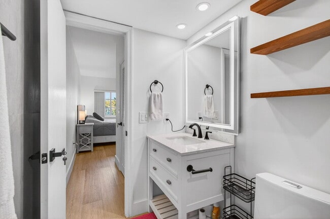 Building Photo - 50 SW 3rd Ave