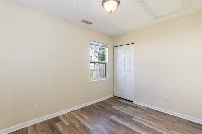 Building Photo - Wonderful 3 Bedroom Raleigh Ranch Home