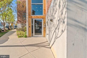 Building Photo - 3400 Roland Ave