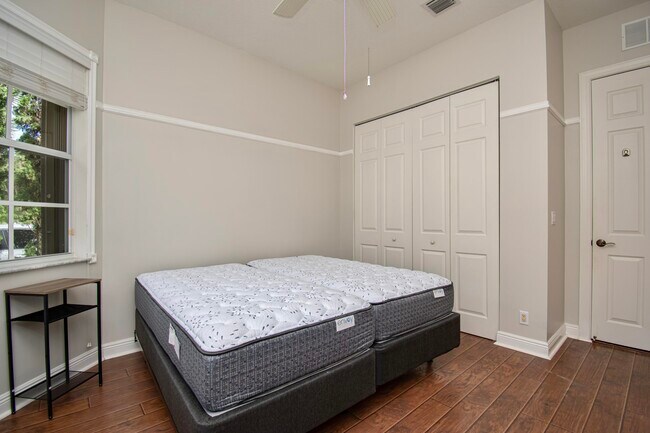 Building Photo - 10265 Isle Wynd Ct