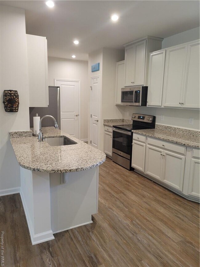 Building Photo - 3419 Foxglove Dr