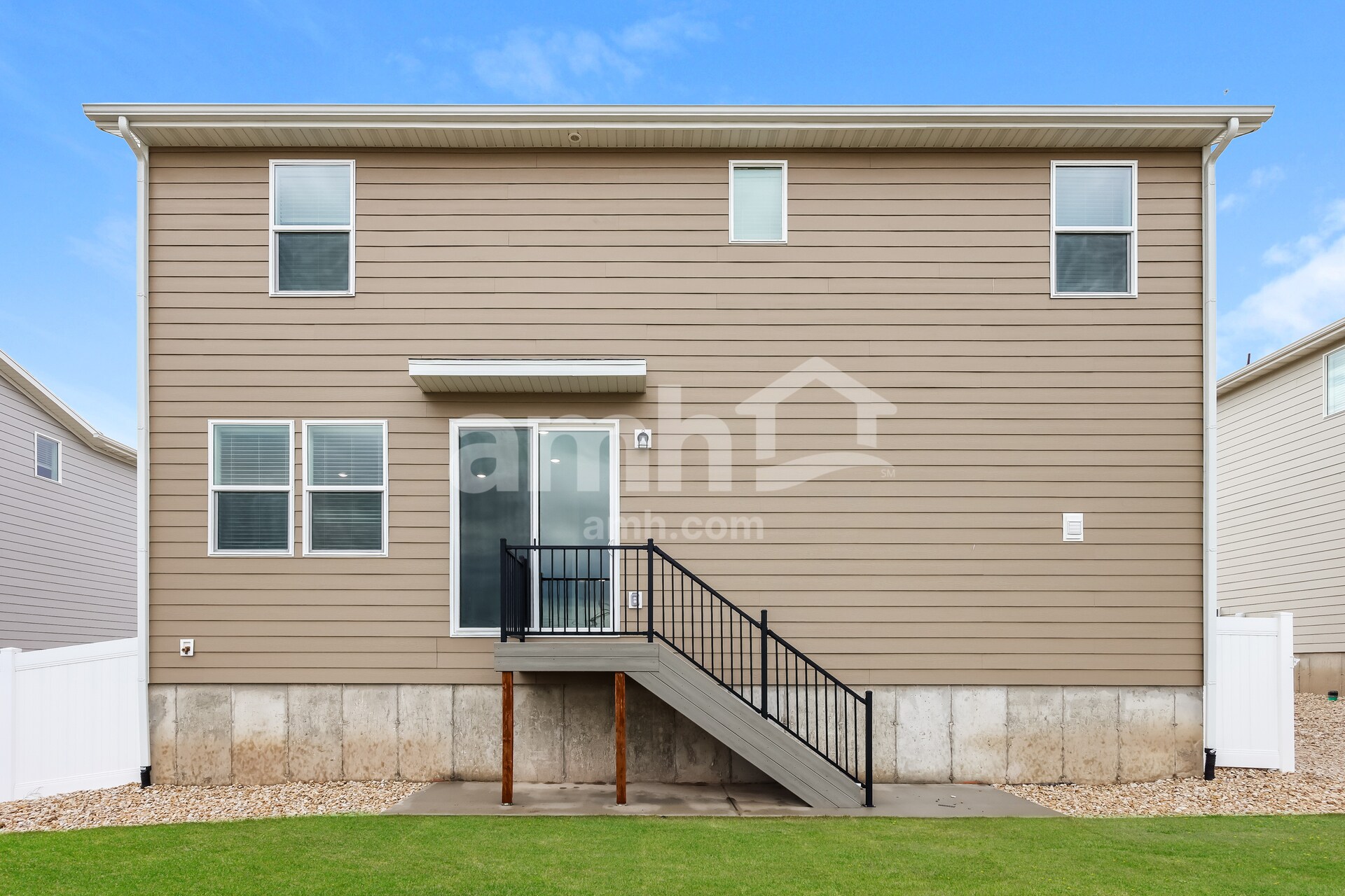 Building Photo - 1346 W Mahogany St