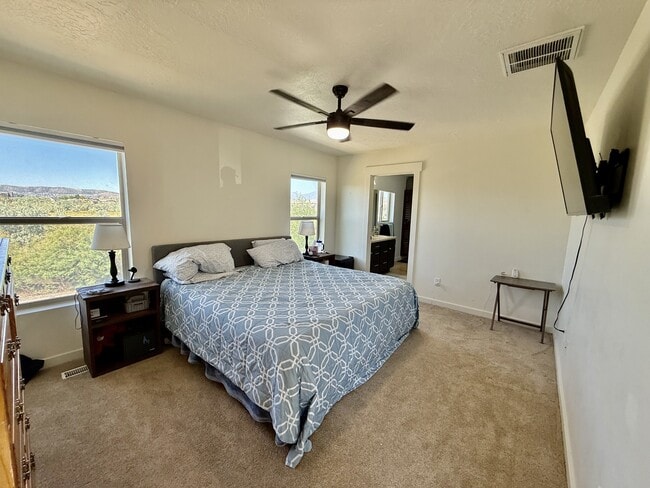 Building Photo - 722 S Willow Park Dr
