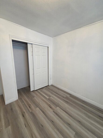 Building Photo - 508 S Dearing Ave