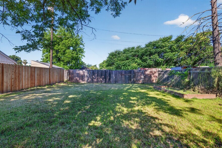 Building Photo - 3307 Belden St