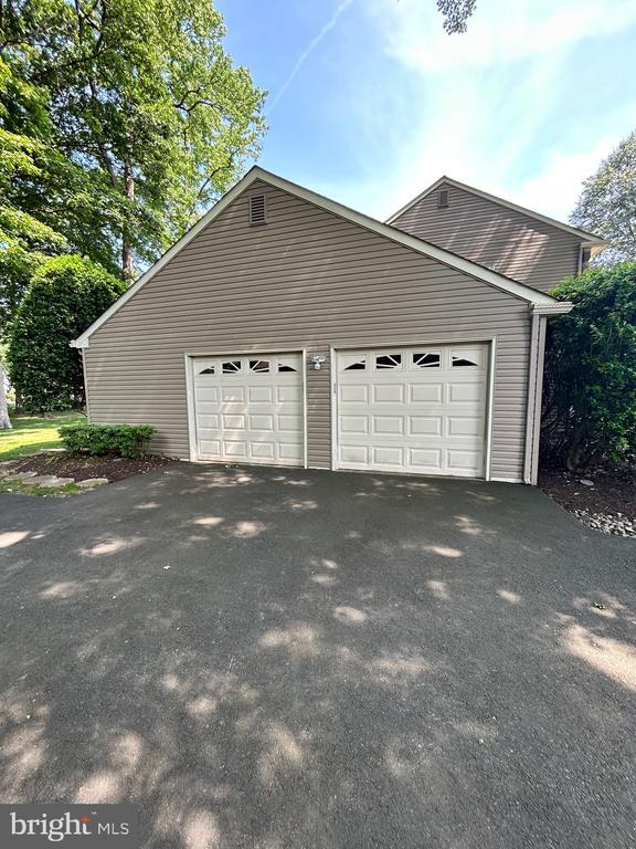 Building Photo - 548 Nottingham Dr