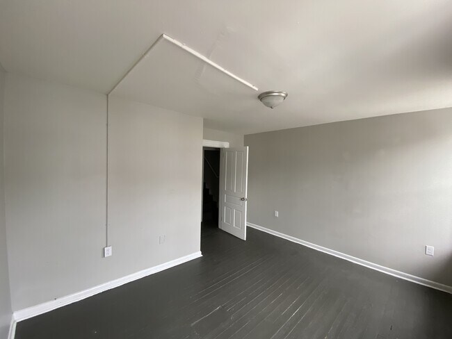 Building Photo - 529 Walnut St