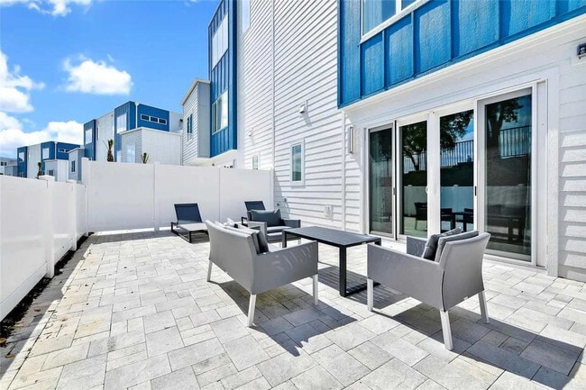 Building Photo - 7740 Sandy Ridge Dr