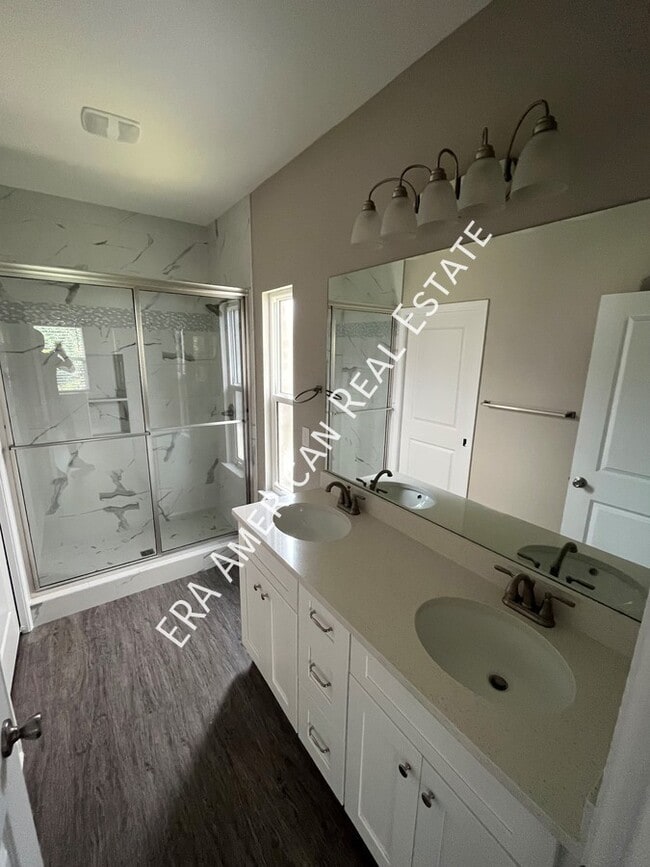 Building Photo - 2 Arabelle Cv