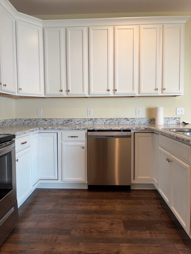 Building Photo - "Charming 3-Bedroom Home with 2 Full Baths in Greenville's Forest Ridge!"