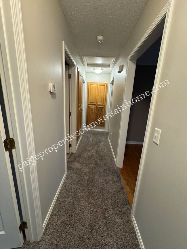 Building Photo - Charming 2-bedroom, 1-bath